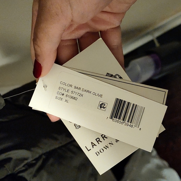 LARRY LEVINE Women's 3/4 Length Puffer W/Curved Quilting & Detachable hood - Picture 5 of 5